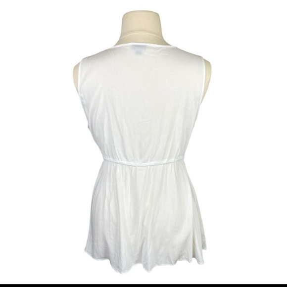 New sof white botyom front sleveless top - Picture 2 of 5